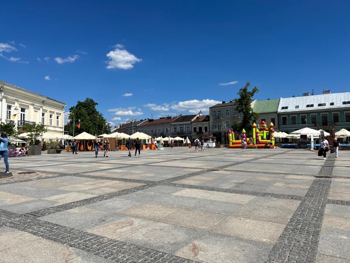 Family & Business Sauna Apartments Rynek Centrum Downtown - 2 Bedroom With Private Sauna, Balcony, Parking Kielce Exteriör bild