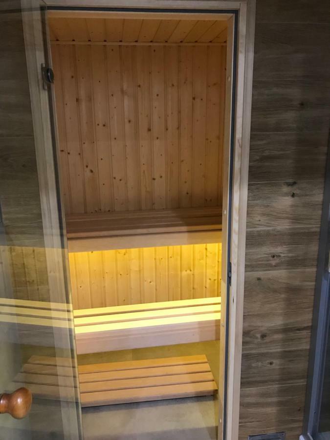 Family & Business Sauna Apartments Rynek Centrum Downtown - 2 Bedroom With Private Sauna, Balcony, Parking Kielce Exteriör bild