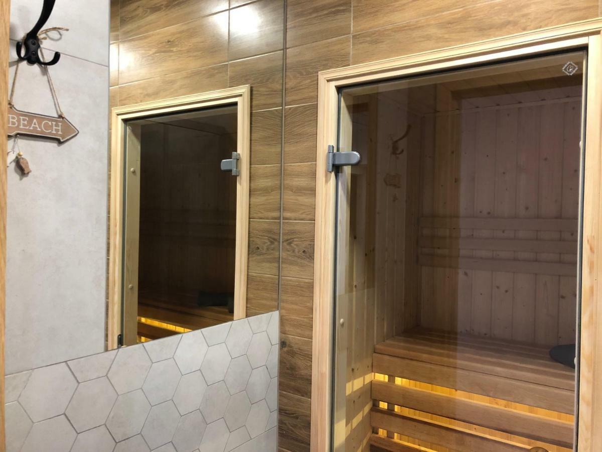 Family & Business Sauna Apartments Rynek Centrum Downtown - 2 Bedroom With Private Sauna, Balcony, Parking Kielce Exteriör bild