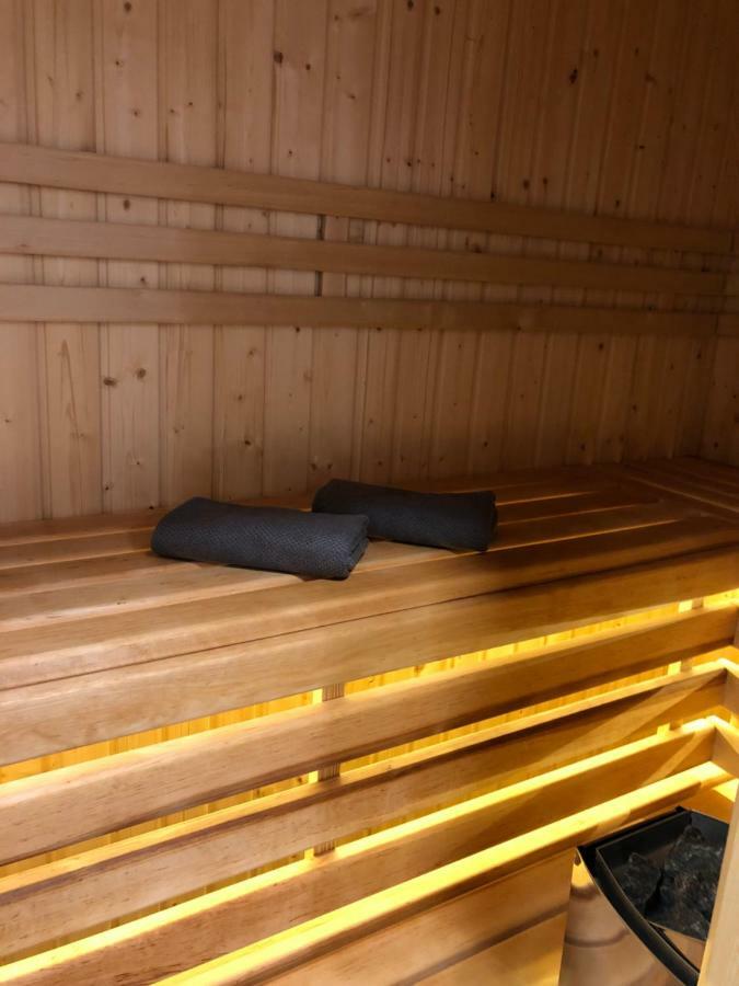 Family & Business Sauna Apartments Rynek Centrum Downtown - 2 Bedroom With Private Sauna, Balcony, Parking Kielce Exteriör bild