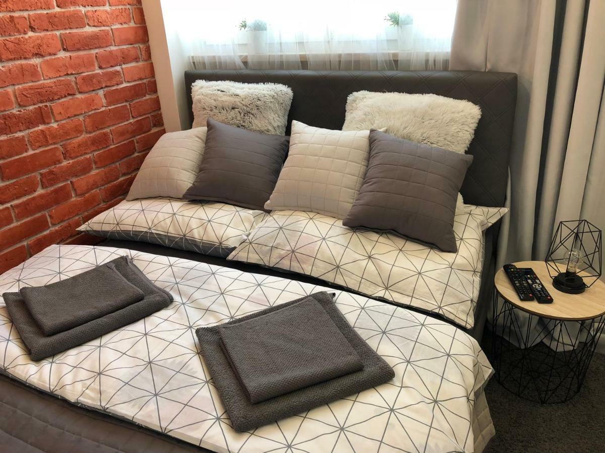 Family & Business Sauna Apartments Rynek Centrum Downtown - 2 Bedroom With Private Sauna, Balcony, Parking Kielce Exteriör bild