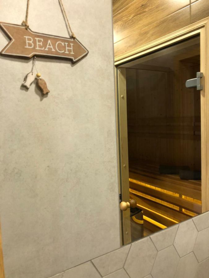 Family & Business Sauna Apartments Rynek Centrum Downtown - 2 Bedroom With Private Sauna, Balcony, Parking Kielce Exteriör bild