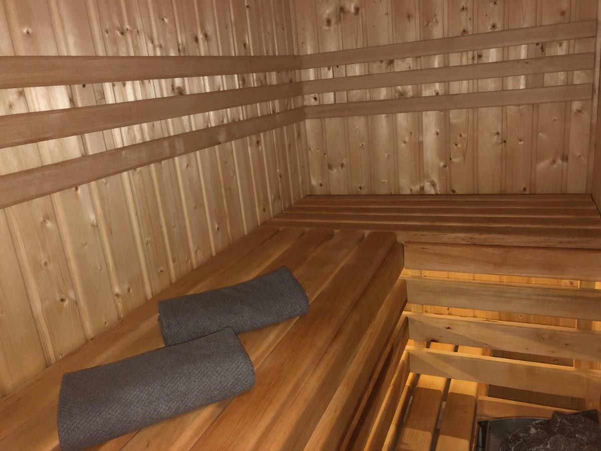 Family & Business Sauna Apartments Rynek Centrum Downtown - 2 Bedroom With Private Sauna, Balcony, Parking Kielce Exteriör bild
